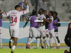 Celebración de los jugadores del Olimpia luego del primer gol de Jorge Benguché. Foto Emilio Flores.