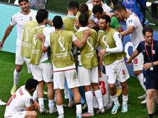 Uno de los casos virales es el de futbolista Amir Nasr-Azadani, que fue condenado a muerte por participar de este tipo de acciones. En Qatar, los seleccionados protestaron no cantando el himno de su país.