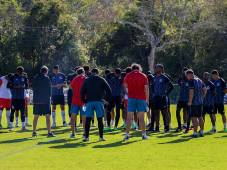 Edwin Rodríguez se baja del avión y sin perder tiempo se incorpora a los entrenamientos del Olimpia