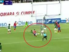 ¡Tocazón dentro del área y gol! Jorge Álvarez abrió el marcador en el clásico nacional entre Marathón y Olimpia