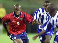 Costa Rica y Honduras se enfrentaron en la Copa América del 2001 en Medellín, Colombia.