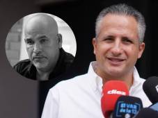 Elías Burbara, presidente de Real España, ingresando a la sala donde se realiza el velorio de Orinson Amaya. Foto Mauricio Ayala.