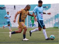 Génesis PN recibe al Choloma en el Estadio Roberto Suazo Córdova de La Paz.