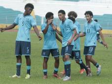 Los jóvenes de Honduras celebrando el gol de la victoria frente a Cuba. Foto Neptalí Romero.
