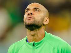 Dani Alves permanece detenido sin fianza luego de ser acusado por presunta agresión sexual.