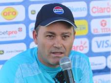 Javier López avisa al Olimpia y responde a los cantos de la afición del Motagua: Con solo huevos no se ganan los partidos