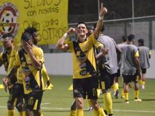 Un Roberto Moreira inoxidable anota doblete in extremis y Génesis rescata un punto contra Victoria