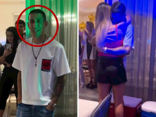 El futbolista argentino terminó ahogado en llanto tras escuchar el himno de su país en plena época navideña.