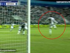 Mano en el área de Arboleda que Said Martínez no pita a favor de Motagua en la final de Liga Nacional... ¡Penal flagrante!