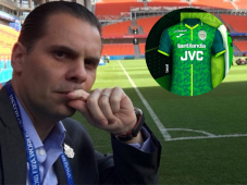 ¡Detallazo! Christian Martinoli obsequia camiseta a fiel aficionada del Marathón en Honduras