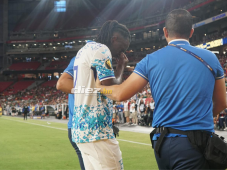 Fenafuth confirma el tiempo de baja y la lesión de Alberth Elis tras fracturarse el brazo izquierdo en el Qatar-Honduras