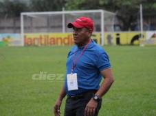 El DT de Real Sociedad, Carlos Tábora durante el encuentro ante Honduras Progreso.