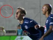 Esta es captura de la imagen de la televisión donde se ve claramente a Rodrigo Auzmendi lanzar el escupitajo a Julián Martínez en el clásico ante Olimpia.