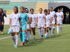 Las catrachas durante el partido amistoso frente a República Dominicana. Fotos cortesía FFH.