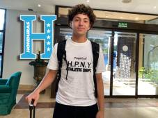 Leandro Padilla brindó declaraciones a los micrófonos de DIEZ en su llegada al hotel de concentración en España. Foto: Mario Figueroa | Enviado Especial