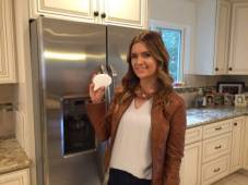 Es un dispositivo que pretende servir de sustituto a las tradicionales notas adhesivas, que cuenta con un imán para adherirse a las superficies magnéticas así como un soporte de pared para situarlo en superficies como azulejos, entre otros.