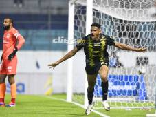 Real España venció a un pobre y deslucido Olimpia y la máquina de Jeaustin Campos se sube al liderato del torneo