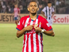 Edwin Rodríguez ha ganado cuatro títulos de Liga Nacional con Olimpia. El hondureño firmó por el Aris en septiembre de 2022.