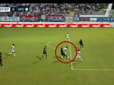 ¡Era afuera del área! El inexistente penal que le pitaron a Olimpia ante Olancho FC; Benguché lo falló