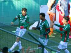 Marathón remontó de forma furiosa un partido que se le estaba indigestando ante una Real Sociedad que vuelve a perder