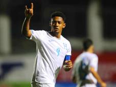 Genialidad descomunal del Choco Lozano... ¡Control de dios y golazo ante Cuba por las eliminatorias!