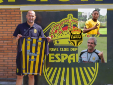 Julio Palomo Rodríguez dirigió este lunes su primer entrenamiento en el inicio de pretemporada del Real España en San Pedro Sula.