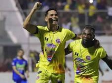 Roberto Moreira anotó el primer gol del encuentro en Comayagua.