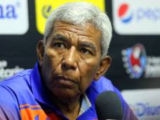 El profe Héctor Castellón aduce que el domingo se tienen que levantar para seguir sumando de tres.