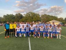 Leyendas de Honduras junto a las leyendas de Tampa previo al amistoso en Sarasota, Florida.