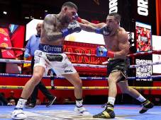 Teofimo doblega a Barboza Jr por decisión unánime y retiene el cinturón Superligero: Va por su siguiente víctima