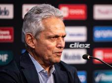 Reinaldo Rueda no ocultó su felicidad tras eliminar a Panamá de Copa Oro. (FOTO: Mauricio Ayala)
