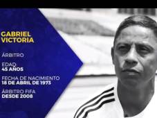 El árbitro Gabriel Victoria es asistente arbtiral y recolector de basura en Panamá.