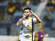 El Pájaro Benítez celebra el gol que significó el triunfo de la visita. Fotos Héctor Edú, Mauricio Ayala y Neptalí Romero.