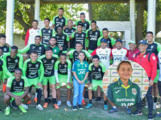 Christian Martinoli de TV Azteca y Marathón de Honduras cumplen el sueño de la niña aficionada Zoé Ramírez