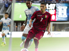 Honduras, con desafortunado autogol de “Buba” López, cae ante Venezuela y aumenta la incertidumbre previo a la Copa Oro