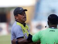 Tilguath, enfadado con periodista: Lo acusó de sacar un celular para incidir en penal sancionado a favor del Olancho FC