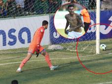 Insólito: Las redes del marco se rompieron en el golazo de Selvin Guevara y la pelota salió por un costado