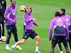 Luka Modric, a sus 37 años, sigue siendo uno de los jugadores de mejor y más calidad en el Mundo. Real Madrid lo tendrá 12 meses más y con altas posibilidades de renovación.