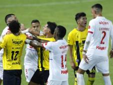 Real España y Olimpia igualan en el Morazán en un gris partido sin goles que tuvo tintes de polémica