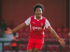 Luis Suazo anotó su primer gol con Braga de Portugal.