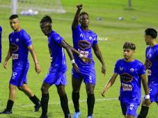 Andrés Rentería celebra su anotación contra el Villanueva. FOTOS: Neptalí Romero.