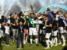 Olimpia celebró la corona 39 en el estadio Nacional Chelato Uclés.