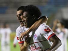 Olimpia recibe a Real España en el Estadio Nacional Chelato Uclés de Tegucigalpa. FOTOS: Marvin Salgado.
