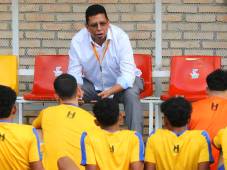 El vicerrector Darío Cruz tuvo una extensa charla con el plantel de futbolistas de la UPNFM. FOTOS: David Romero / DIEZ.HN