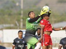 Honduras Progreso o Real Sociedad, solo uno descenderá a la Liga de Ascenso del fútbol hondureño. FOTOS: Neptalí Romero.