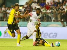 Olimpia, pidiendo la hora, derrota a Real España y lidera su Triangular