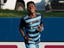 Alenis Vargas se baila a Geremi Rodas y anota su sexto gol de la campaña con el Sporting Kansas de la MLS Next PRO