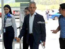 El técnico colombiano Reinaldo Rueda voló hacia Colombia después de haber sido presentado. FOTOS: Marvin Salgado.