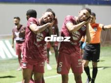 Rodrigo de Olivera celebra junto a Denis Meléndez el segundo gol del encuentro, fue letal. Fotos David Romero.