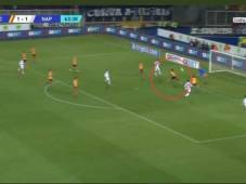 Blooper insólito para darle la victoria al Nápoles: Antonino Gallo quiso rechazar y goleo de sombrerito a su arquero